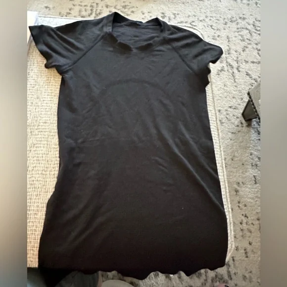 lululemon athletica Black Short Sleeve Tee - Picture 2 of 3